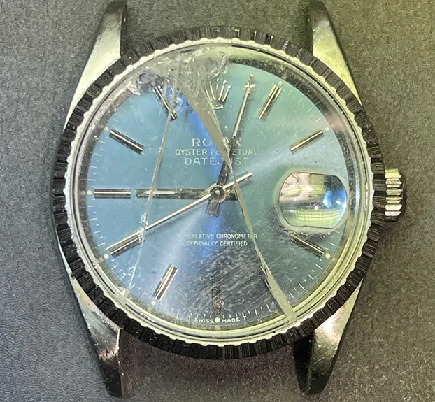 Montre cassée avant réparation